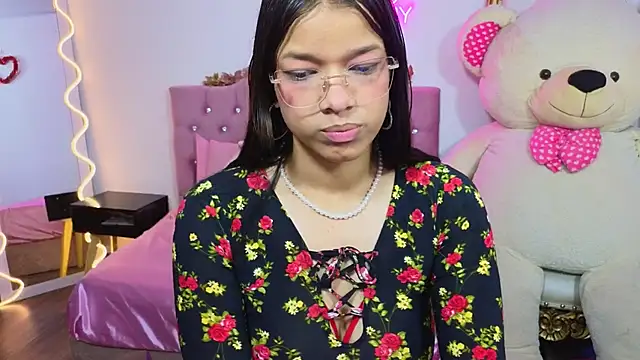 Snapshot of Emilly_tay chatting on 01.23.25 Emilly tay online show from 01.23.25