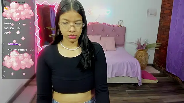 Snapshot of Emilly_tay chatting on 02.08.25 Emilly tay online show from 02.08.25