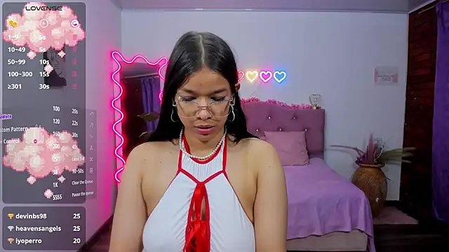 Snapshot of Emilly_tay chatting on 02.09.25 Emilly tay online show from 02.09.25