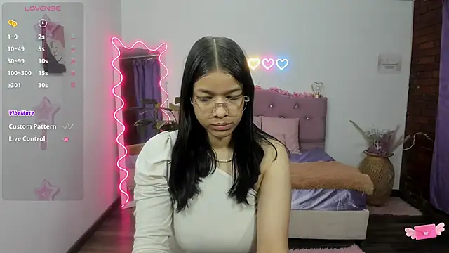 Snapshot of Emilly_tay chatting on 02.11.25 Emilly tay online show from 02.11.25