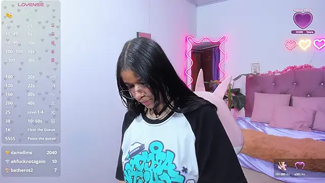 Snapshot of Emilly_tay chatting on 02.14.25 Emilly tay online show from 02.14.25