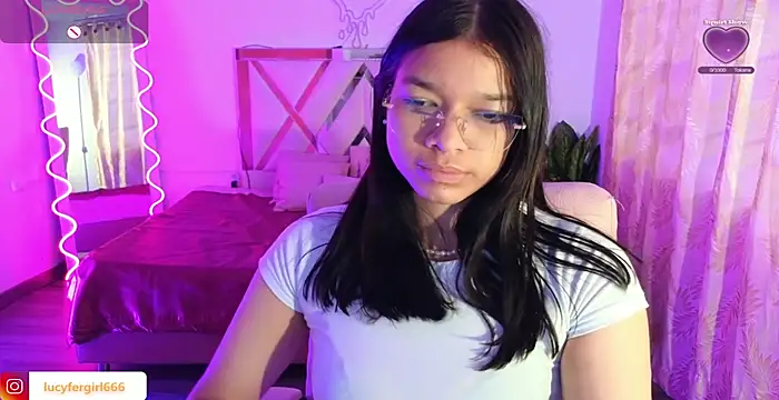 Snapshot of Emilly_tay chatting on 02.25.25 Emilly tay online show from 02.25.25