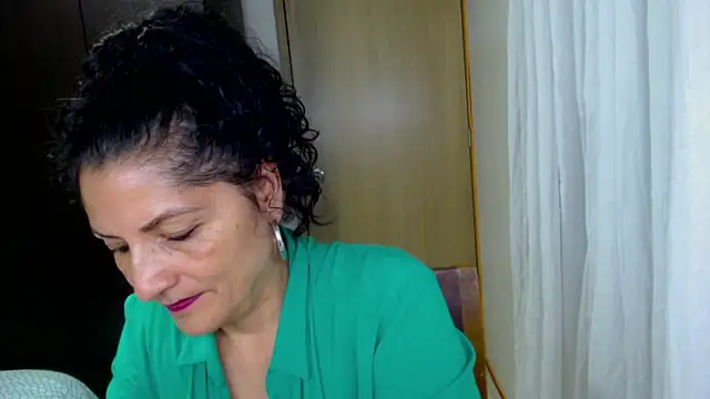 Snapshot of arianna_ros3 chatting on 05.14.26 arianna ros3 online show from 05.14.26
