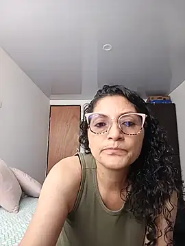 Snapshot of arianna_ros3 chatting on 06.27.26 arianna ros3 online show from 06.27.26