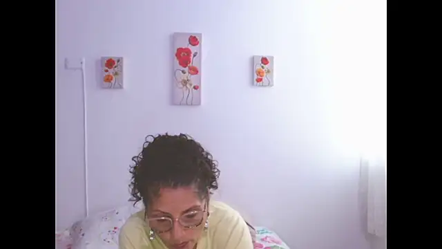 Snapshot of arianna_ros3 chatting on 06.29.26 arianna ros3 online show from 06.29.26