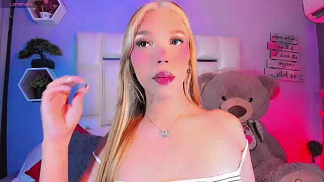 Snapshot of Aileen_18 chatting on 09.21.25 Aileen 18 online show from 09.21.25