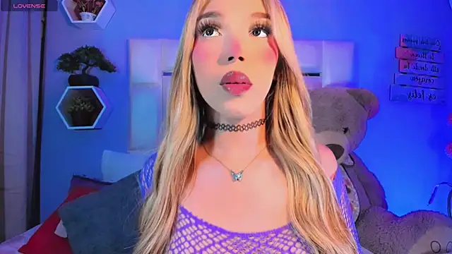 Snapshot of Aileen_18 chatting on 10.03.25 Aileen 18 online show from 10.03.25