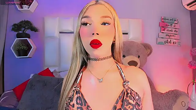 Snapshot of Aileen_18 chatting on 10.10.25 Aileen 18 online show from 10.10.25