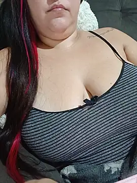 Snapshot of Paolaa_hoot chatting on 05.17.26 Paolaa hoot online show from 05.17.26