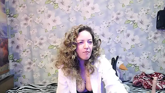 KattyLuuu online show from 10.30.25