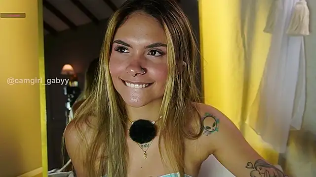 Snapshot of Gaby_Ferrer chatting on 05.18.26 Gaby Ferrer online show from 05.18.26