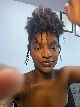 Snapshot of Zizi-campbel chatting on 02.11.25 Zizi-campbel online show from 02.11.25