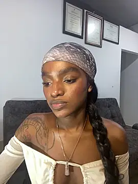 Snapshot of Zizi-campbel chatting on 03.07.25 Zizi-campbel online show from 03.07.25