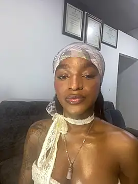 Snapshot of Zizi-campbel chatting on 03.08.25 Zizi-campbel online show from 03.08.25