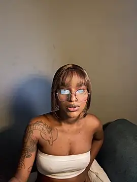 Snapshot of Zizi-campbel chatting on 02.03.26 Zizi-campbel online show from 02.03.26