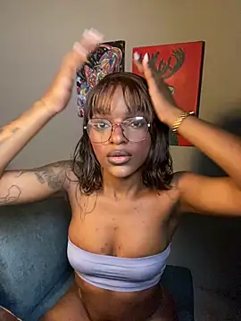 Snapshot of Zizi-campbel chatting on 02.12.26 Zizi-campbel online show from 02.12.26