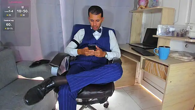 Hideintheoffice online show from 04.27.26