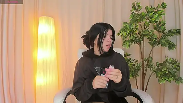 Snapshot of Maddy_bennet chatting on 03.06.25 Maddy bennet online show from 03.06.25