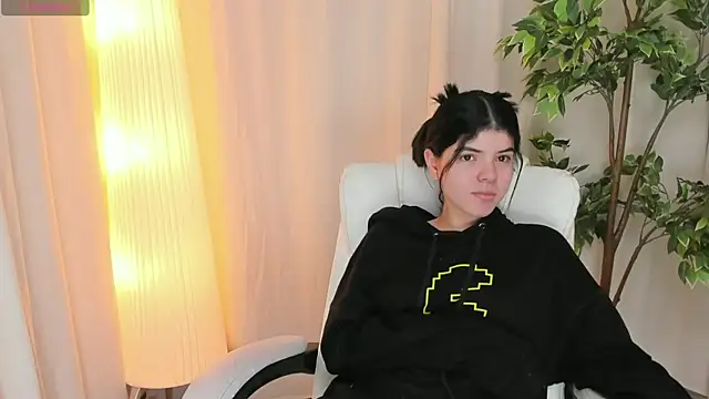 Snapshot of Maddy_bennet chatting on 03.07.25 Maddy bennet online show from 03.07.25