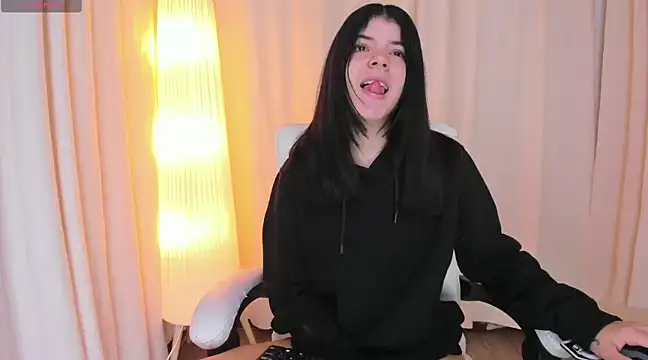 Snapshot of Maddy_bennet chatting on 03.12.25 Maddy bennet online show from 03.12.25