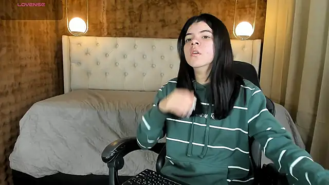 Snapshot of Maddy_bennet chatting on 03.19.25 Maddy bennet online show from 03.19.25