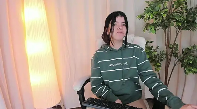 Snapshot of Maddy_bennet chatting on 03.20.25 Maddy bennet online show from 03.20.25