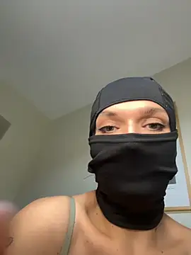 Snapshot of Nikki_Hoee chatting on 12.16.25 Nikki Hoee online show from 12.16.25