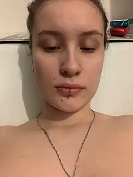 Snapshot of Sweet_white_chocolate chatting on 02.18.25 Sweet white chocolate online show from 02.18.25