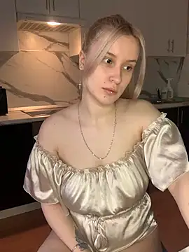 Snapshot of Sweet_white_chocolate chatting on 03.11.25 Sweet white chocolate online show from 03.11.25