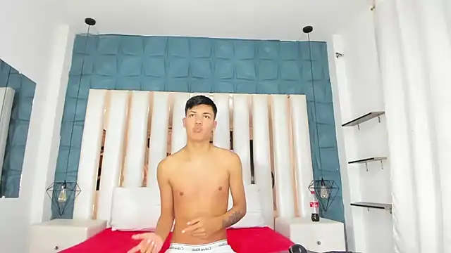 Snapshot of Angel_xxx chatting on 02.13.25 Angel xxx online show from 02.13.25