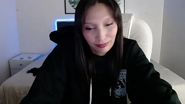 mia collens online show from 12.18.25