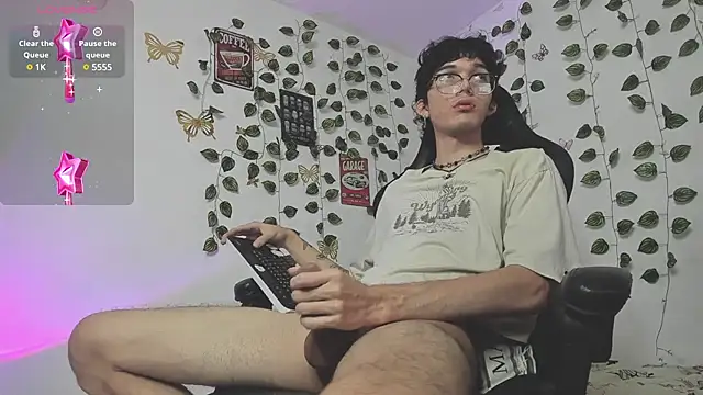 Snapshot of skinny_dann chatting on 02.06.25 skinny dann online show from 02.06.25