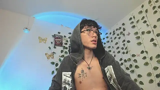 Snapshot of skinny_dann chatting on 02.11.25 skinny dann online show from 02.11.25