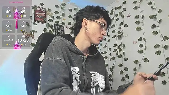Snapshot of skinny_dann chatting on 03.16.25 skinny dann online show from 03.16.25