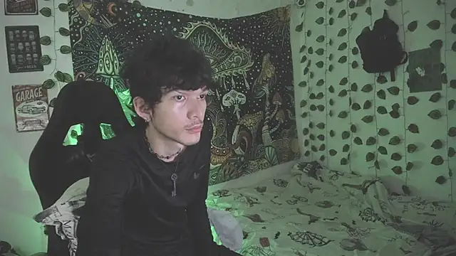 Snapshot of skinny_dann chatting on 04.16.26 skinny dann online show from 04.16.26