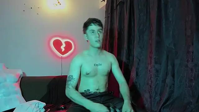 Snapshot of Antonello_Vannucci chatting on 12.25.24 Antonello Vannucci online show from 12.25.24