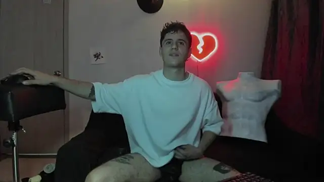 Snapshot of Antonello_Vannucci chatting on 12.27.24 Antonello Vannucci online show from 12.27.24