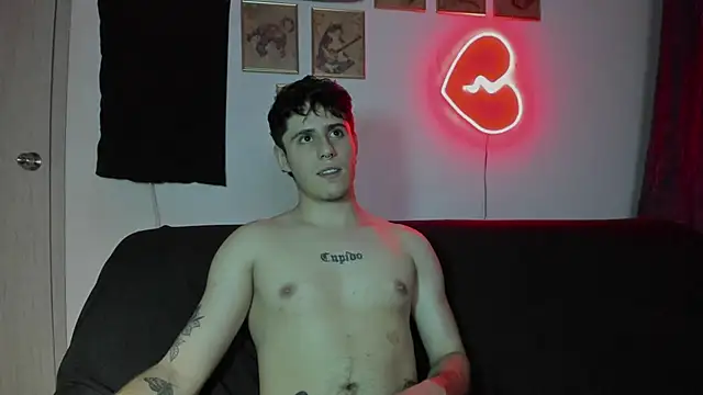 Snapshot of Antonello_Vannucci chatting on 01.05.25 Antonello Vannucci online show from 01.05.25