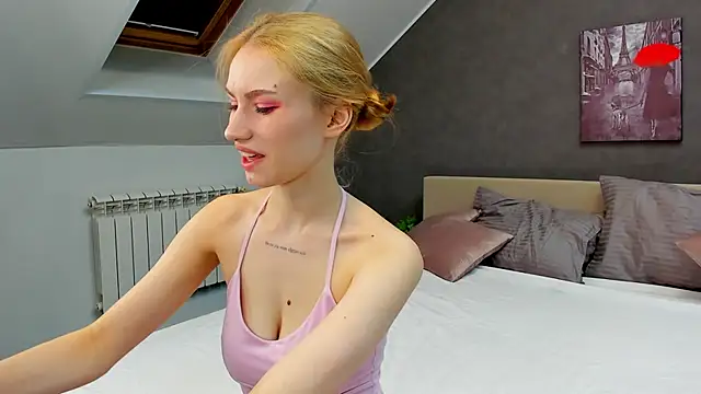 Mollly Rouge online show from 03.07.25