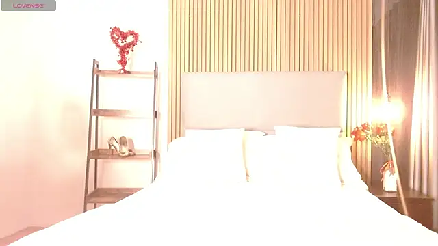 Snapshot of Sienna_Blake_ chatting on 10.10.25 Sienna Blake online show from 10.10.25