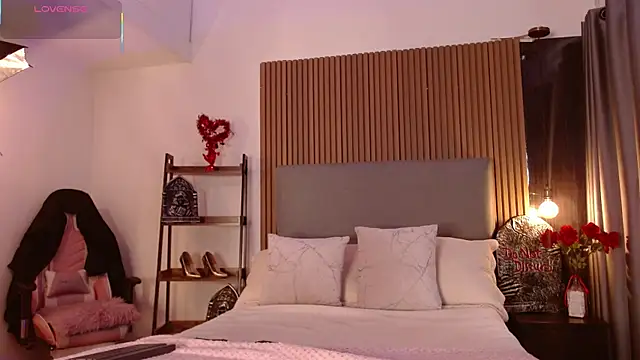 Snapshot of Sienna_Blake_ chatting on 10.14.25 Sienna Blake online show from 10.14.25
