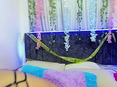 Snapshot of CintiaWalker chatting on 10.30.25 CintiaWalker online show from 10.30.25