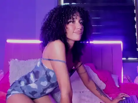 Snapshot of CintiaWalker chatting on 11.23.25 CintiaWalker online show from 11.23.25