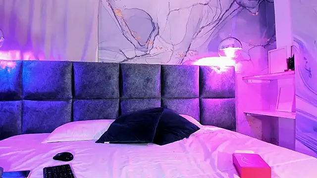 loladupont online show from 03.20.25