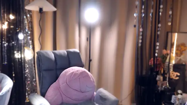 Snapshot of zhdhdbdkx chatting on 09.19.25 zhdhdbdkx online show from 09.19.25