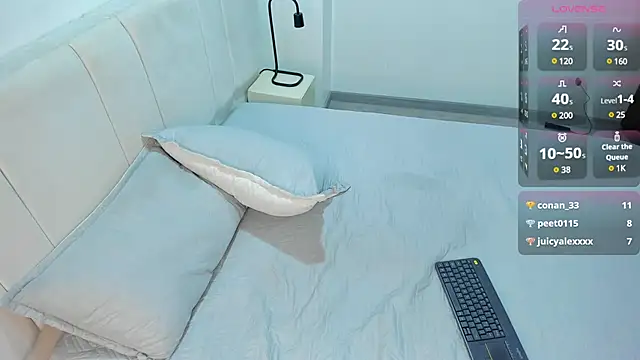 Snapshot of AbrilSonne chatting on 02.21.25 AbrilSonne online show from 02.21.25