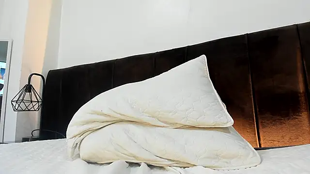 Snapshot of AbrilSonne chatting on 03.19.25 AbrilSonne online show from 03.19.25