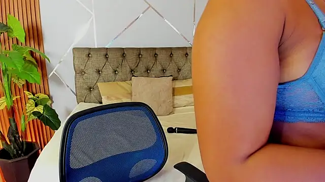 charlottee white online show from 01.15.26