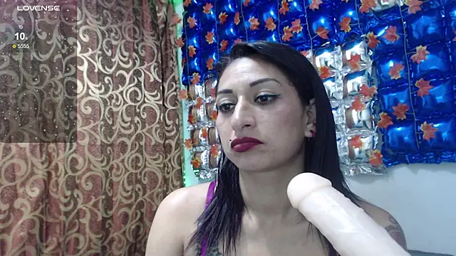Snapshot of thaly_funn chatting on 01.18.25 thaly funn online show from 01.18.25