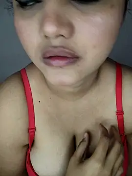 Snapshot of Riya_Stream01 chatting on 02.14.25 Riya Stream01 online show from 02.14.25